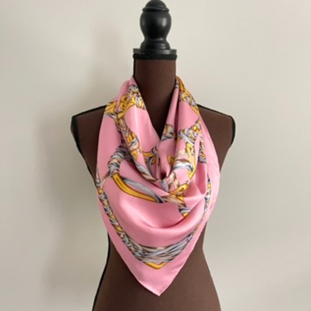 New Gucci Scarf Iconic Logo Gold Chain Barbie Pink Silk Wrap - Picture 9 of 15